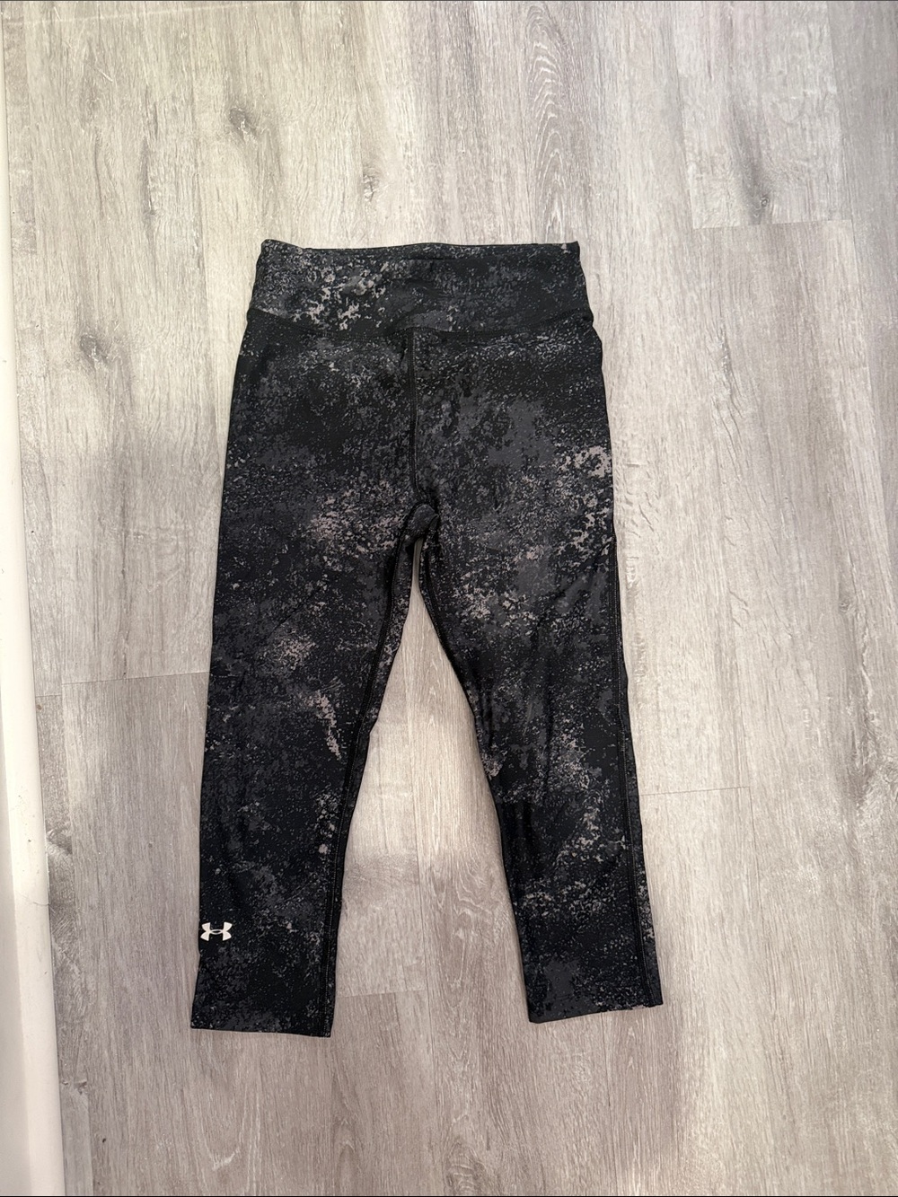 Under Armour Black and Gray Performance Leggings - Picture 1 of 2